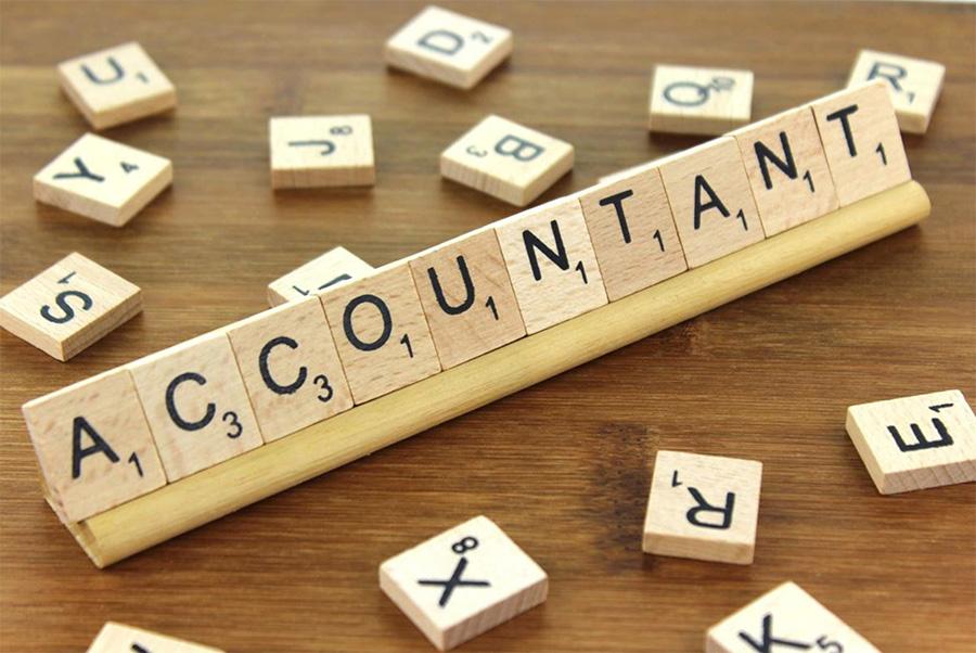 What is the difference between a bookkeeper and an accountant?